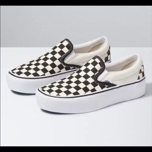 🌼Women’s Platform Checkered Vans NWT Size 8.5🌼